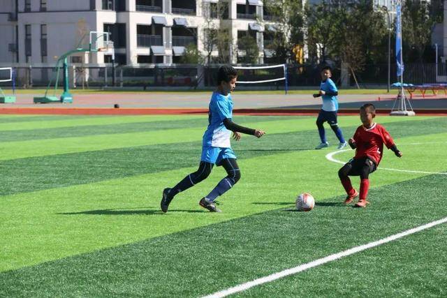 曼市德比：哈兰德绝杀10人曼城1-0战胜曼联